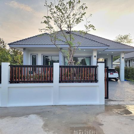Baan Dalah Buriram Βίλα Εξωτερικό φωτογραφία